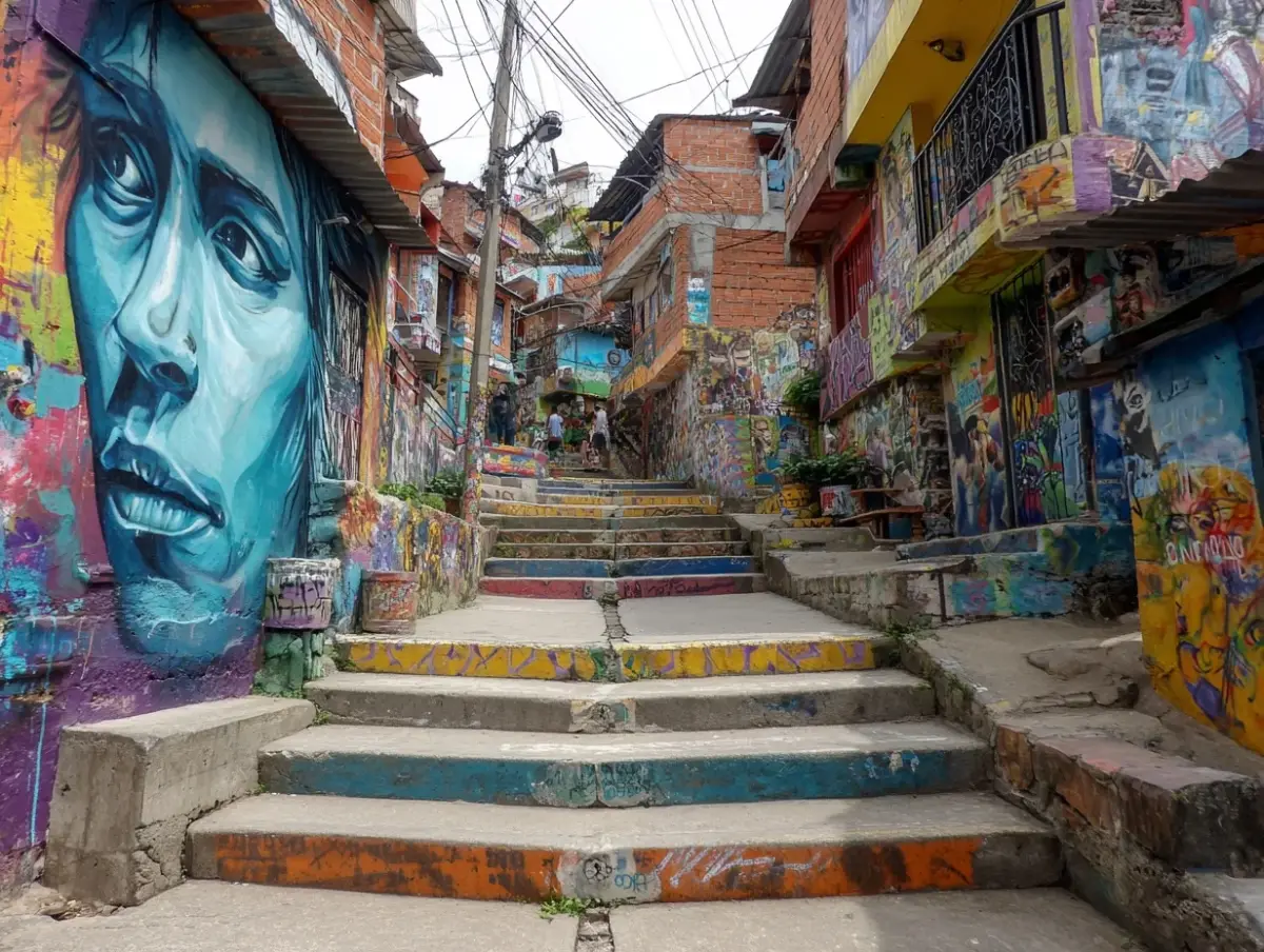 Comuna Medellin Colombia — Kolumbien Reise — Travel Buddies