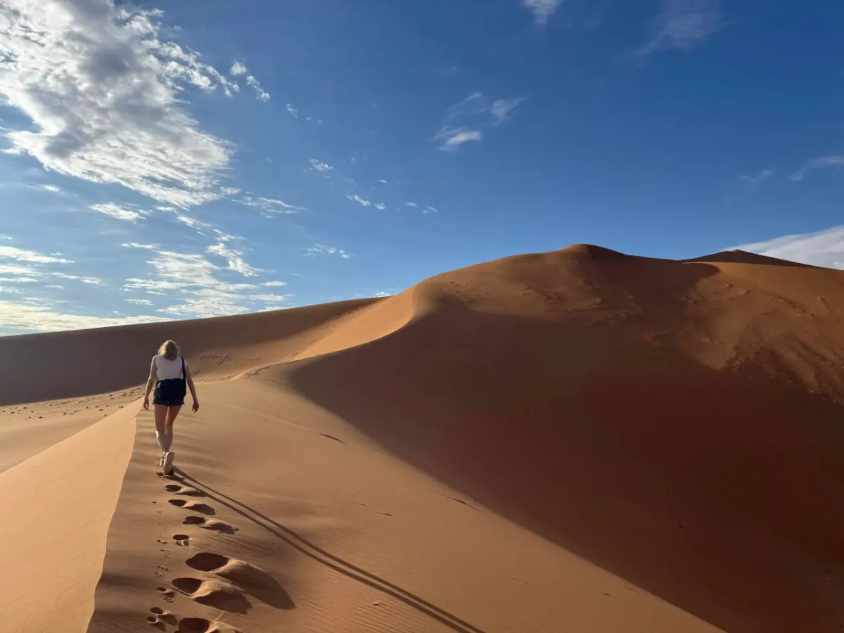 Dune Namib Desert Girl .walking — Travel Buddies Individualreise