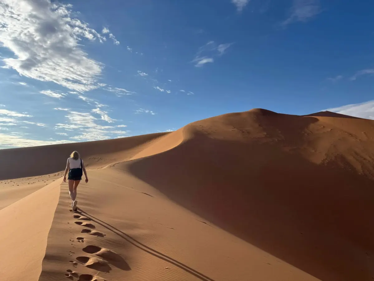 Dune Namib Desert Girl — Travel Buddies Individualreise